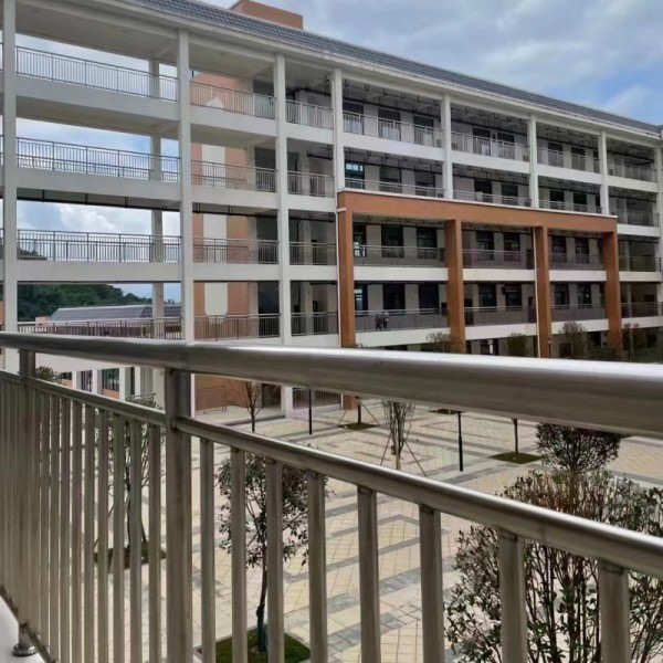 304不锈钢圆管学校护栏