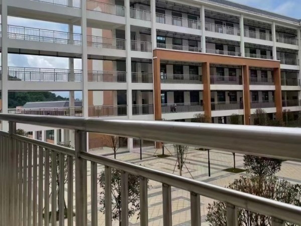 304不锈钢圆管学校护栏