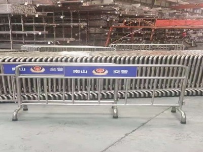 喜师傅不锈钢移动护栏，满足您的各种需求