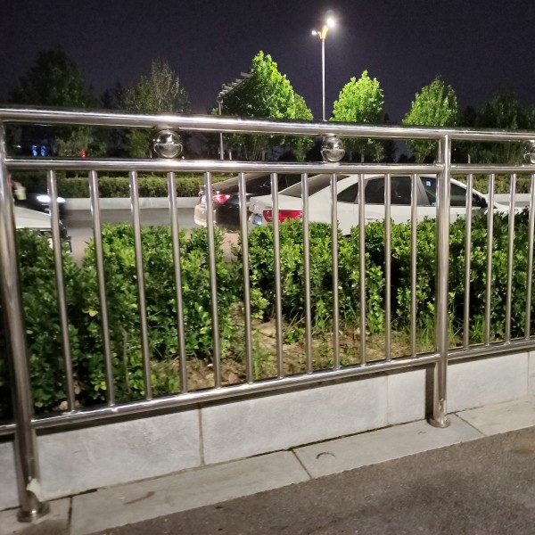 高铁不锈钢防护栏