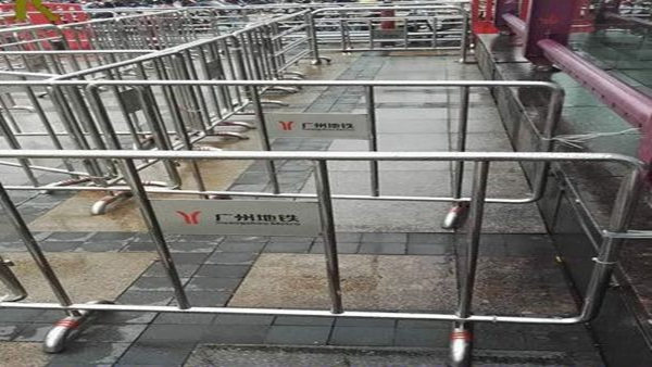 喜师傅地铁不锈钢护栏
