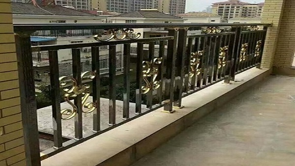彩色阳台不锈钢护栏成品图